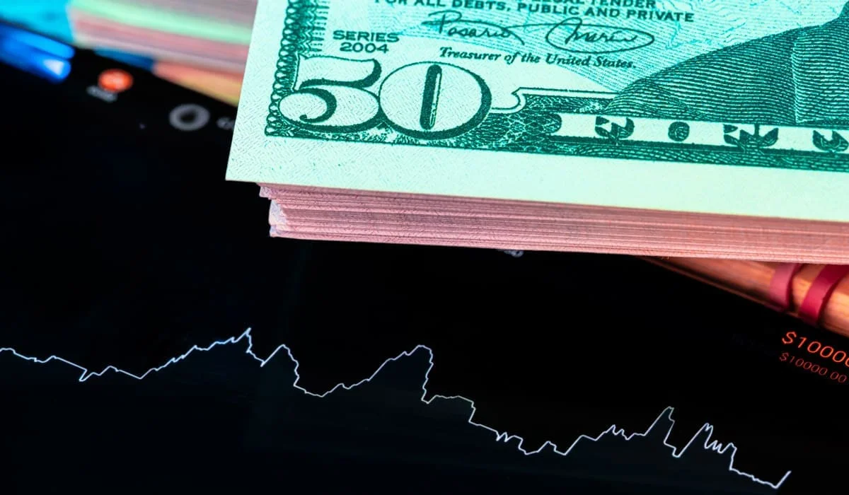 Средневзвешенный курс доллара на бирже Казахстана: 519,64 тенге