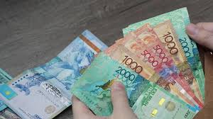 Казахстанцы задолжали банкам почти 15 трлн тенге по потребкредитам