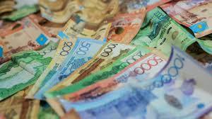 Средняя зарплата специалистов-водников в Казахстане достигнет 300 тысяч тенге