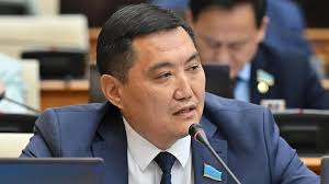 Бакытжан Базарбек о преимуществах однопалатного парламента в Казахстане